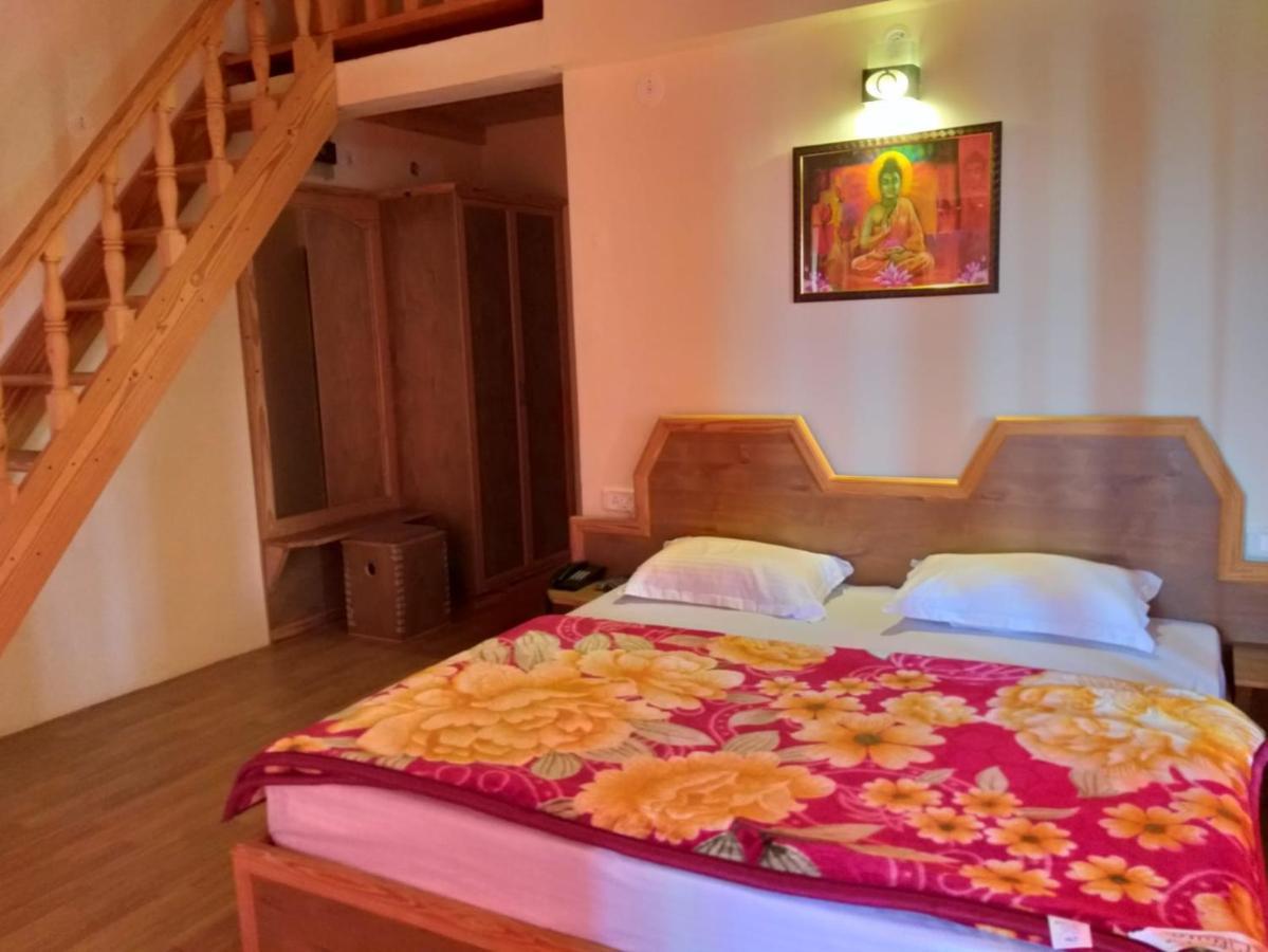 Elphinstone Inn Almora Eksteriør billede