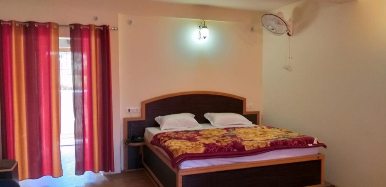 Elphinstone Inn Almora Eksteriør billede