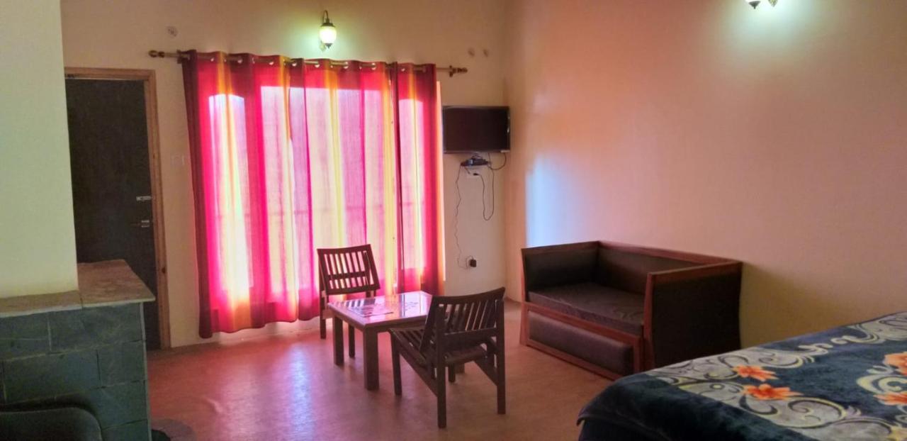 Elphinstone Inn Almora Eksteriør billede