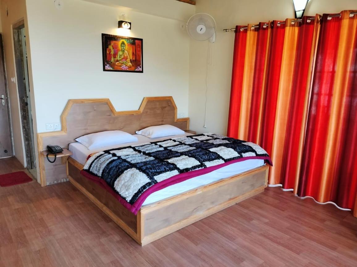 Elphinstone Inn Almora Eksteriør billede