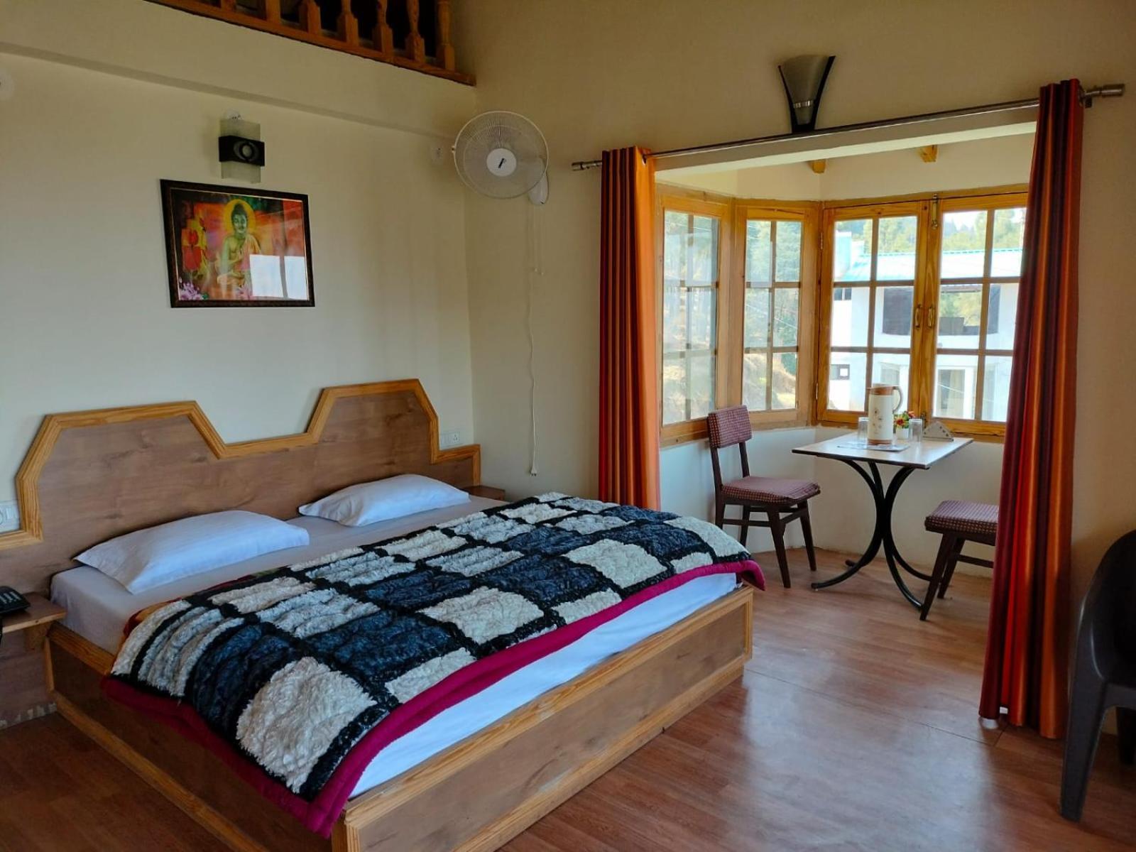 Elphinstone Inn Almora Eksteriør billede