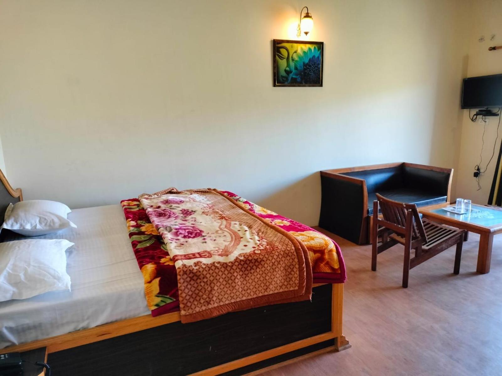 Elphinstone Inn Almora Eksteriør billede