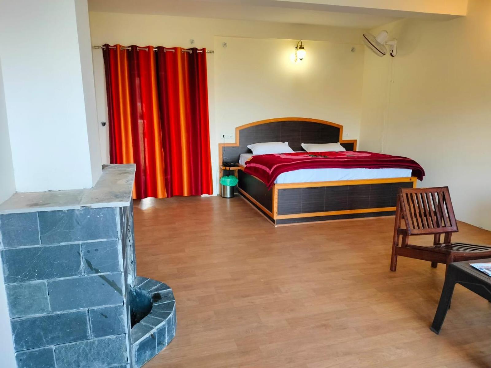 Elphinstone Inn Almora Eksteriør billede