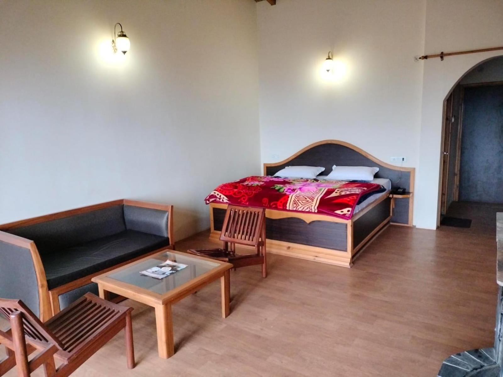 Elphinstone Inn Almora Eksteriør billede