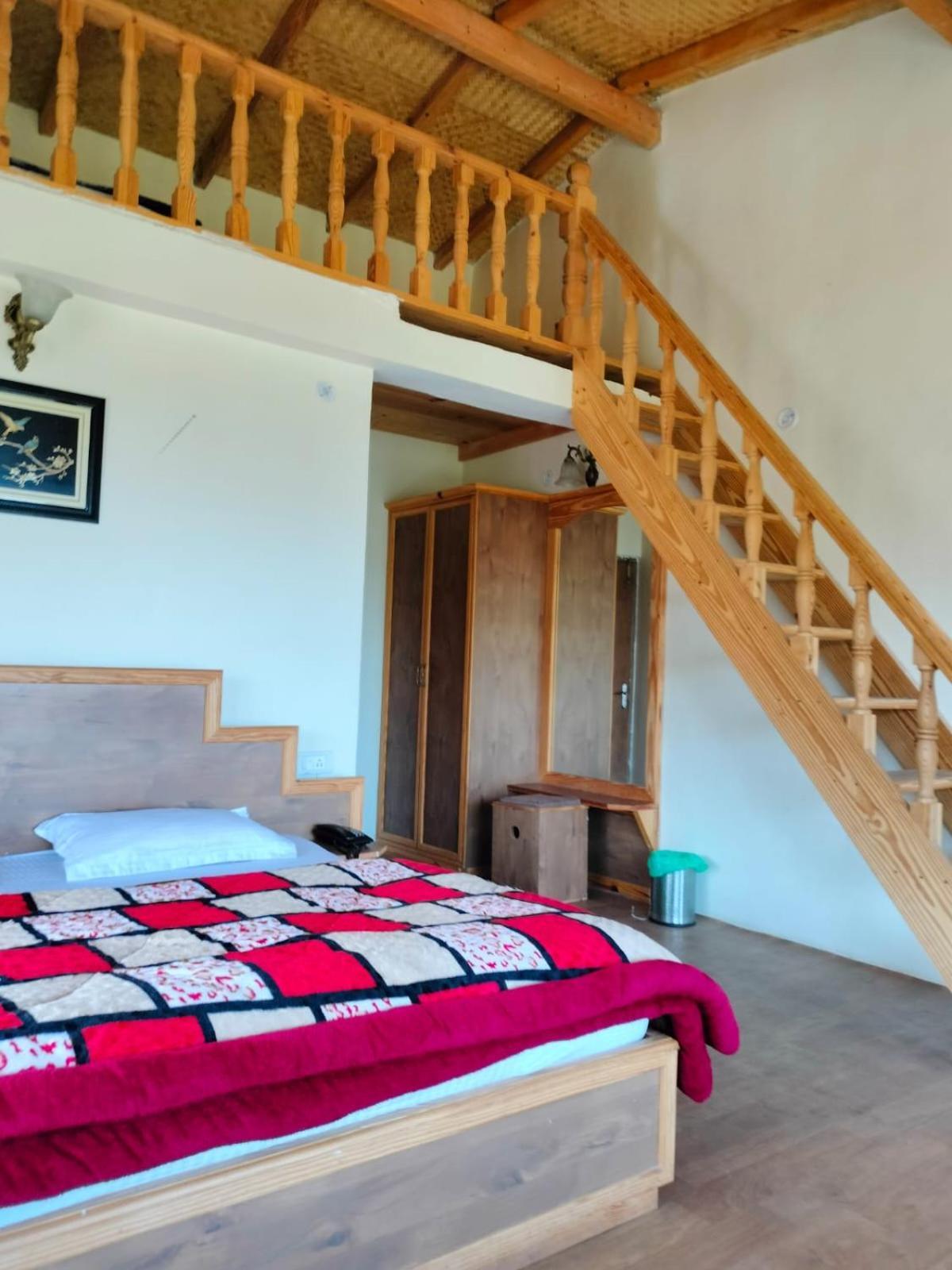 Elphinstone Inn Almora Eksteriør billede