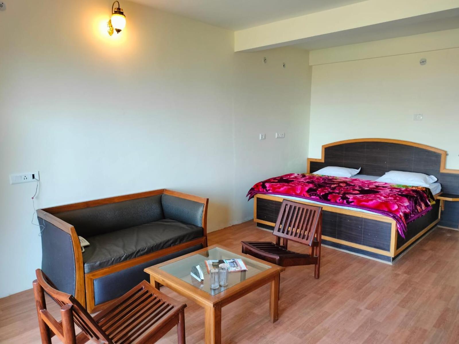 Elphinstone Inn Almora Eksteriør billede