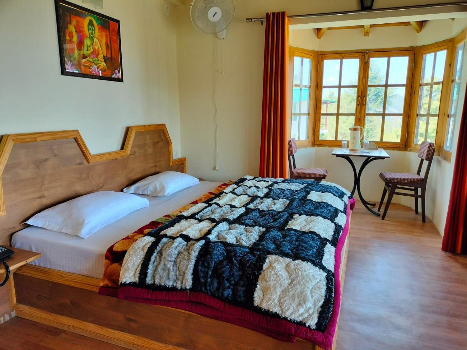 Elphinstone Inn Almora Eksteriør billede