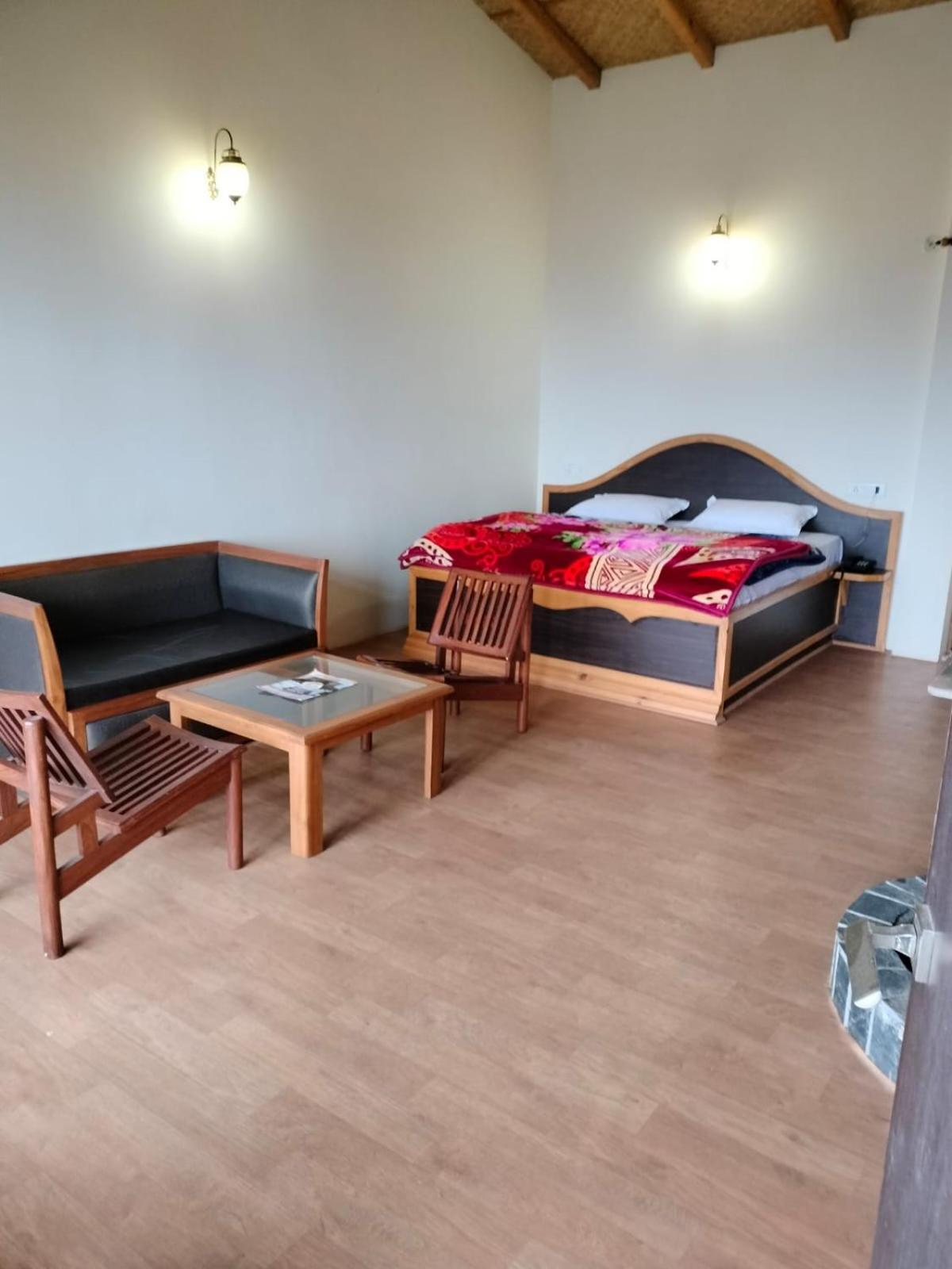 Elphinstone Inn Almora Eksteriør billede